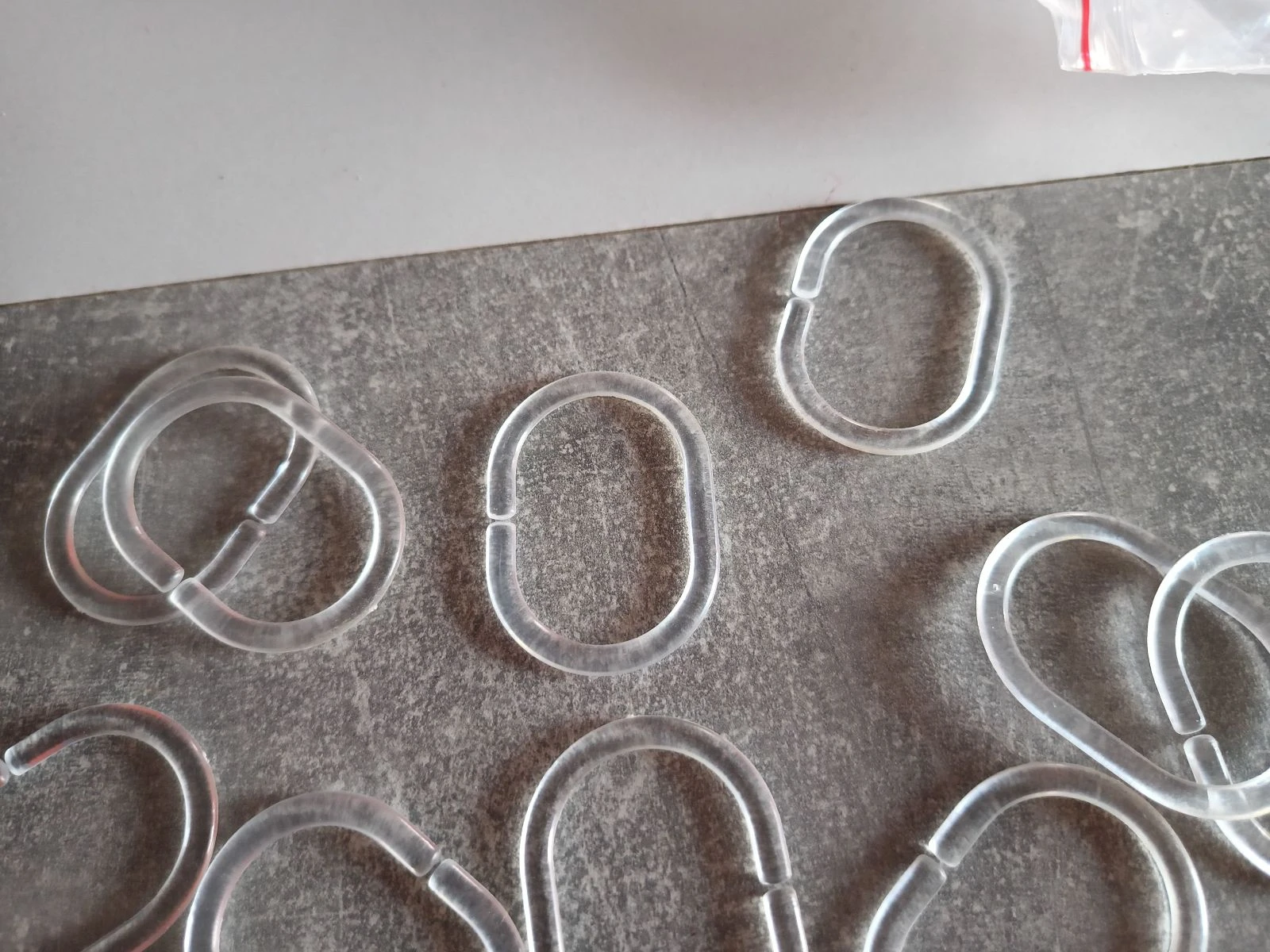 Batch of 11 transparent plastic curtain hooks – photo 3